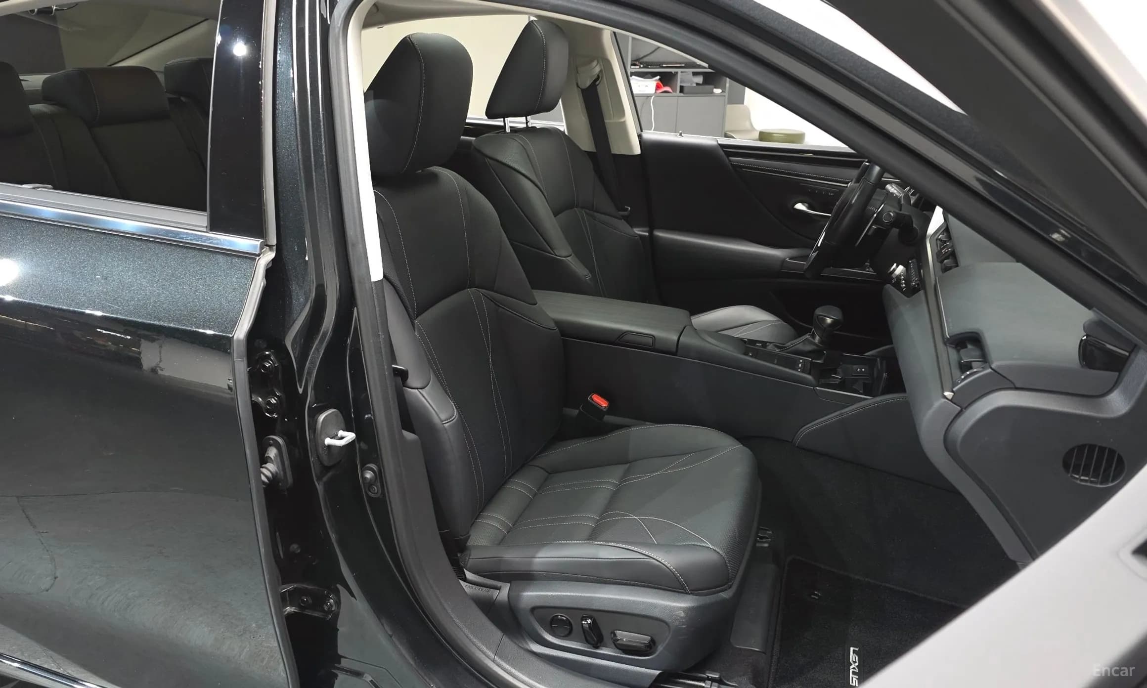 ES300h 7th Generation