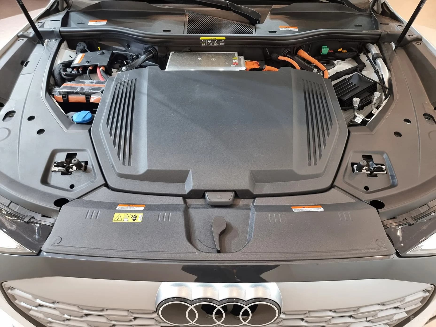 Q8 e-tron (GE)