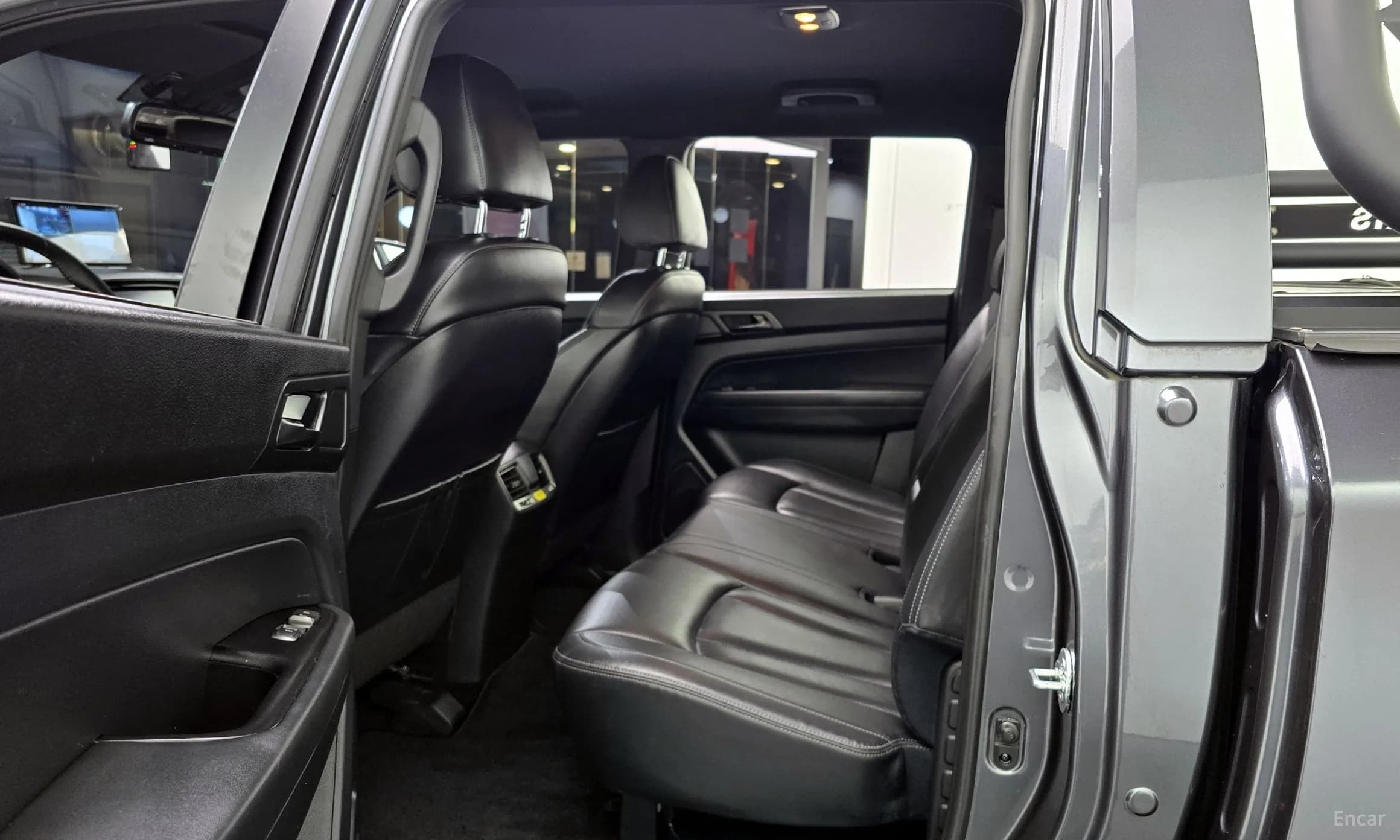 Rexton Sports Khan