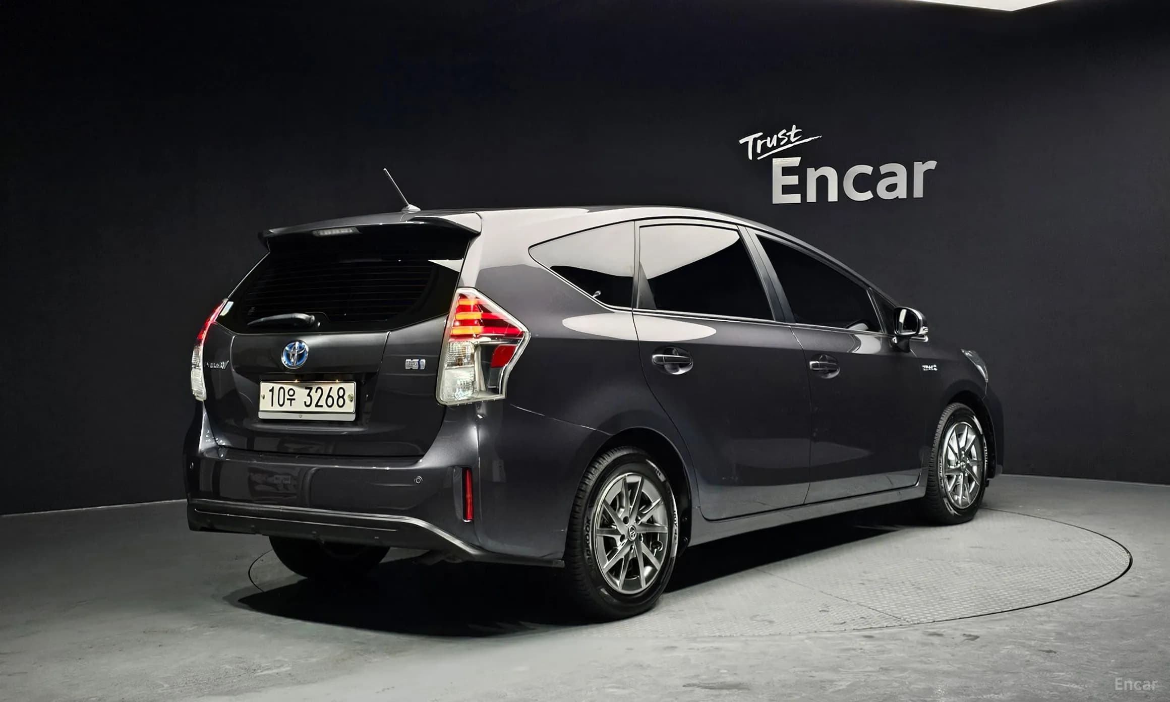 Prius V