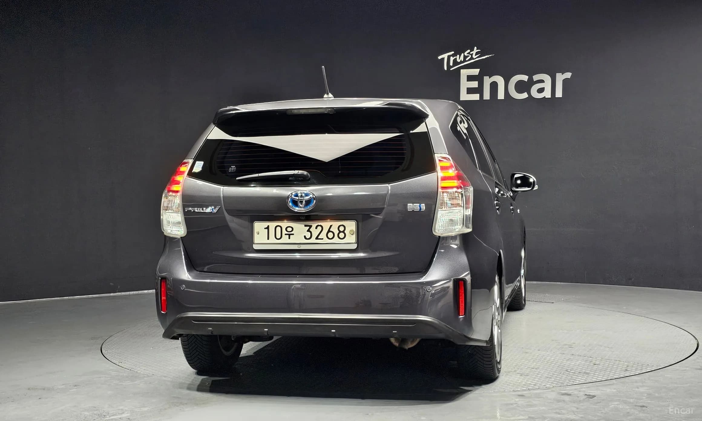 Prius V