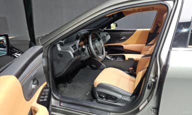 ES300h 7th Generation