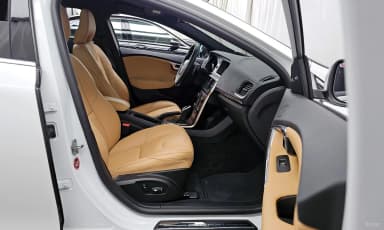 V40