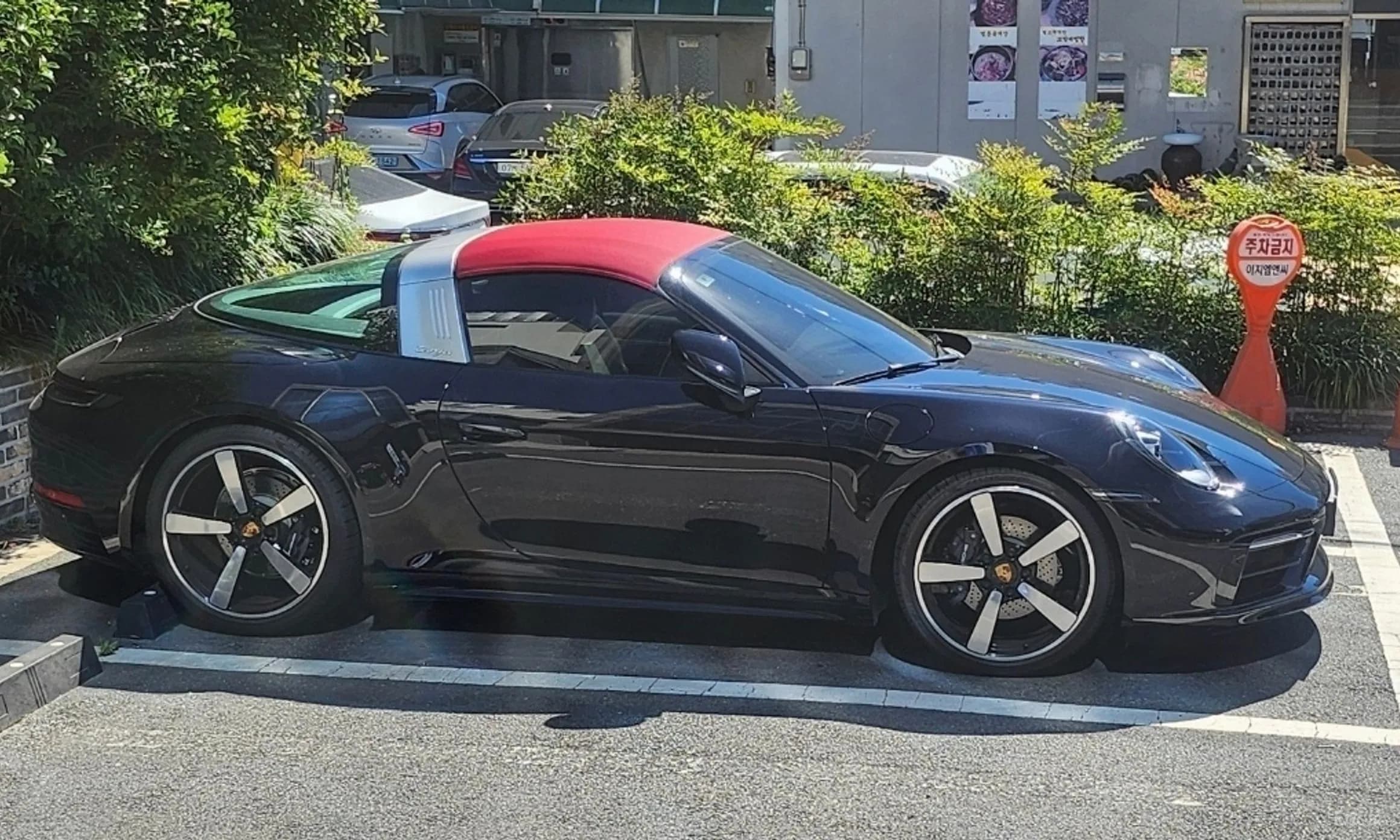 911 (992)