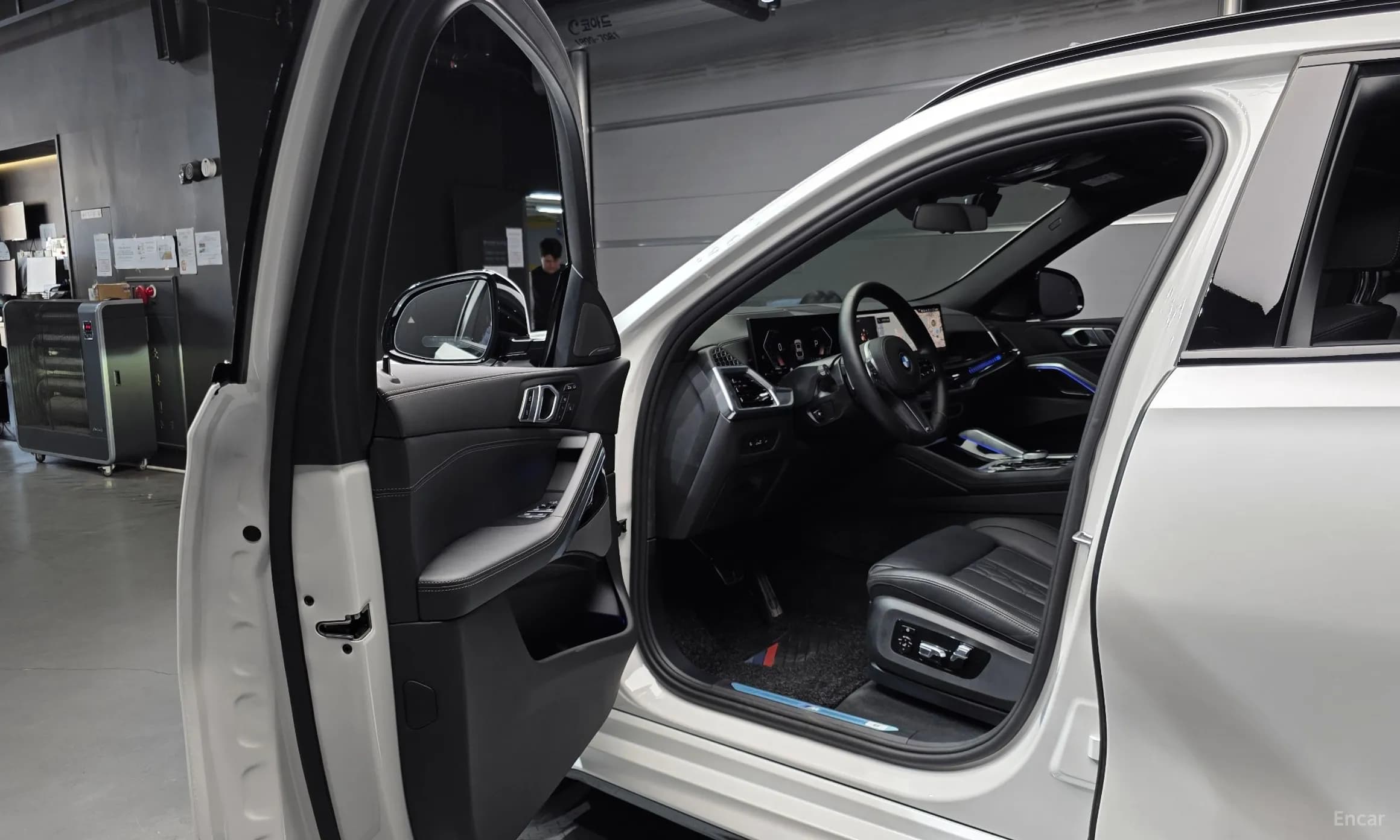 X6 (G06)