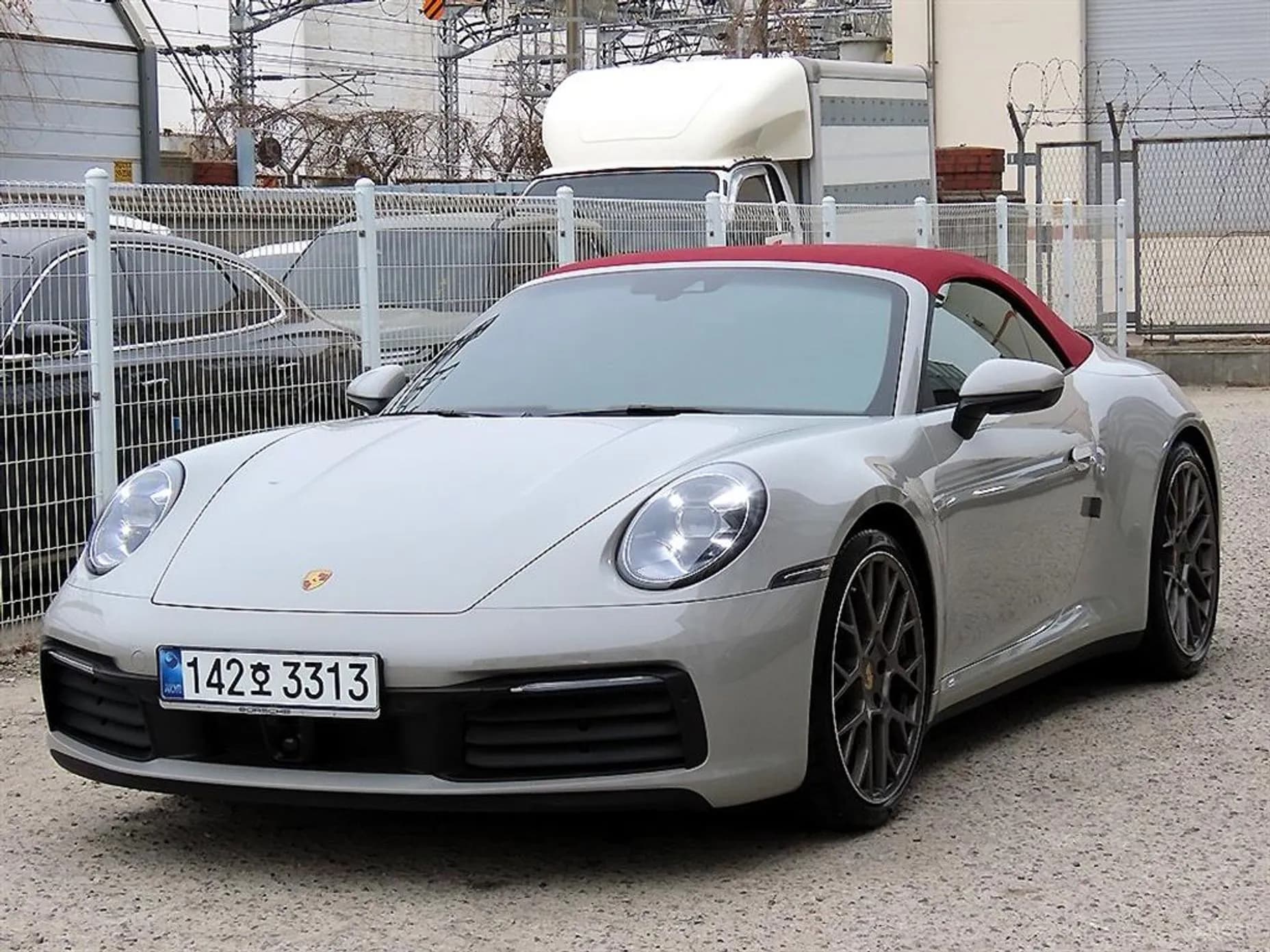 911 (992)