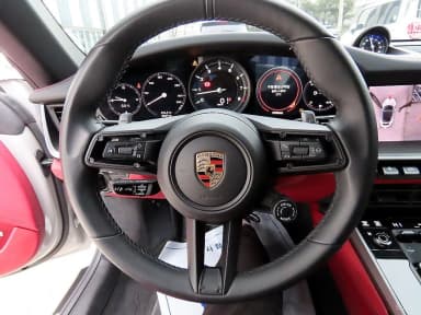 911 (992)