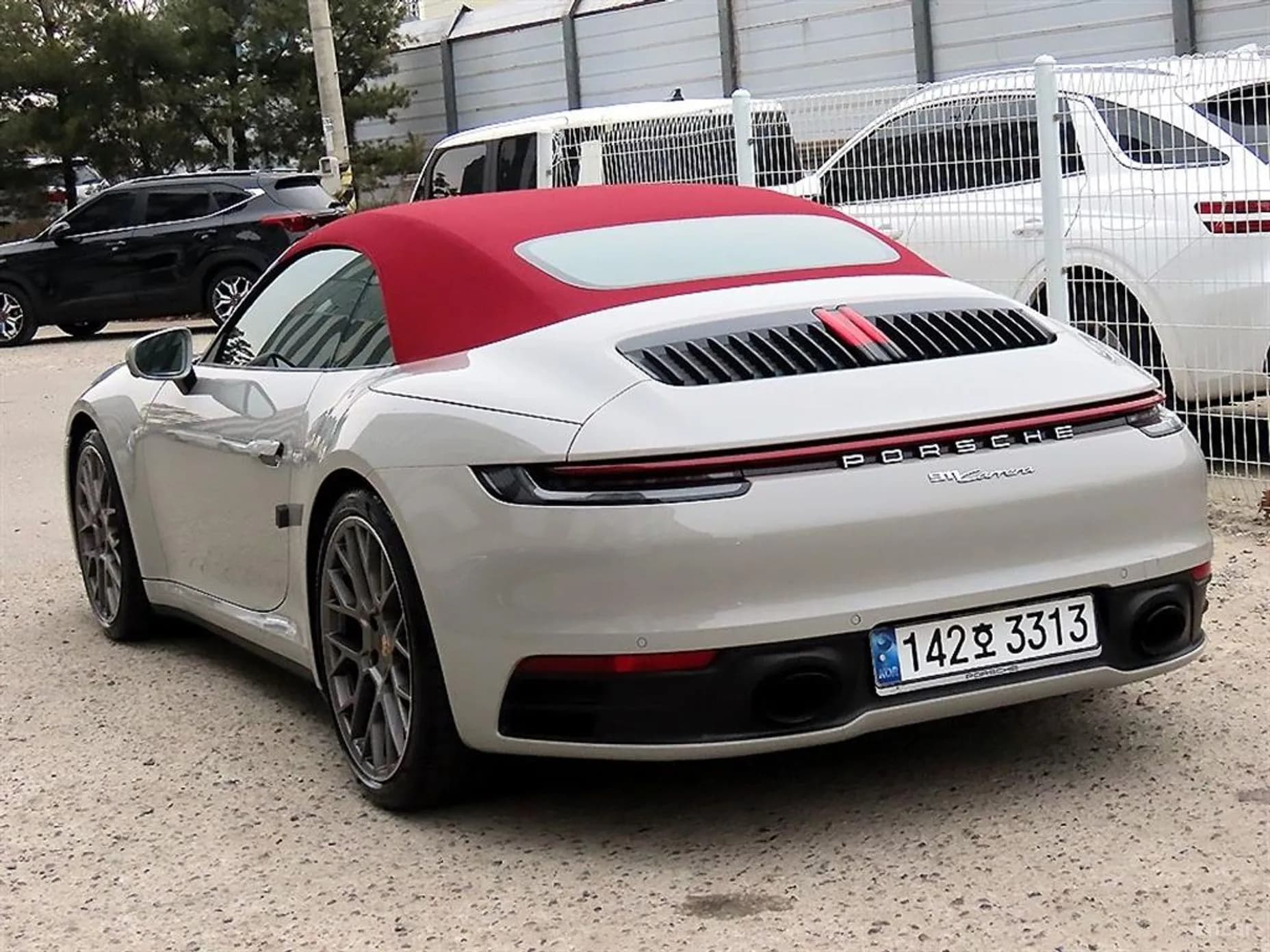 911 (992)