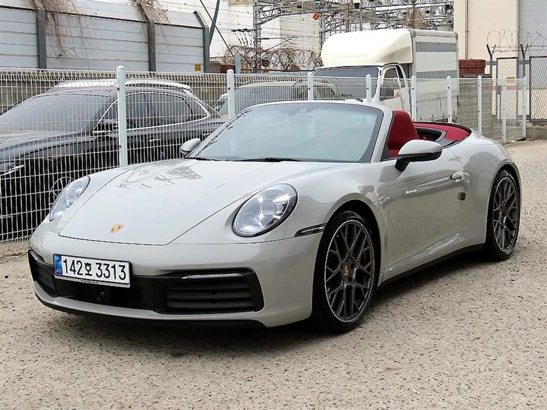 911 (992)
