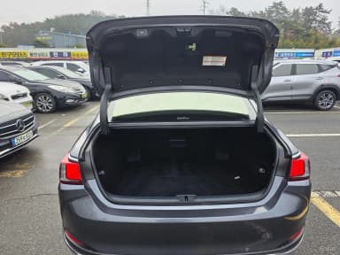 ES300h 7th Generation