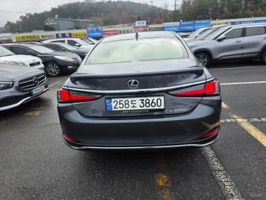 ES300h 7th Generation