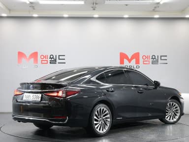 ES300h 7th Generation