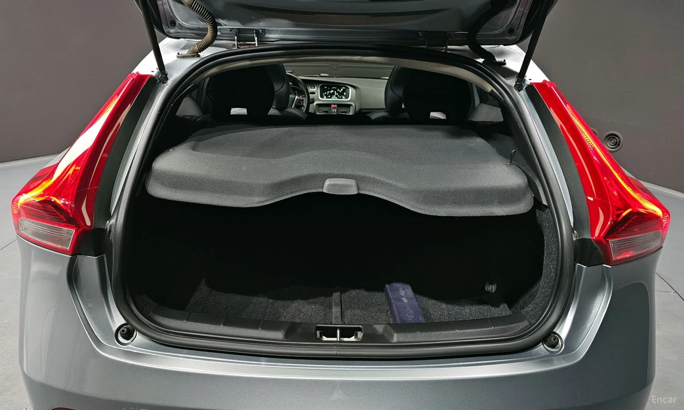 V40