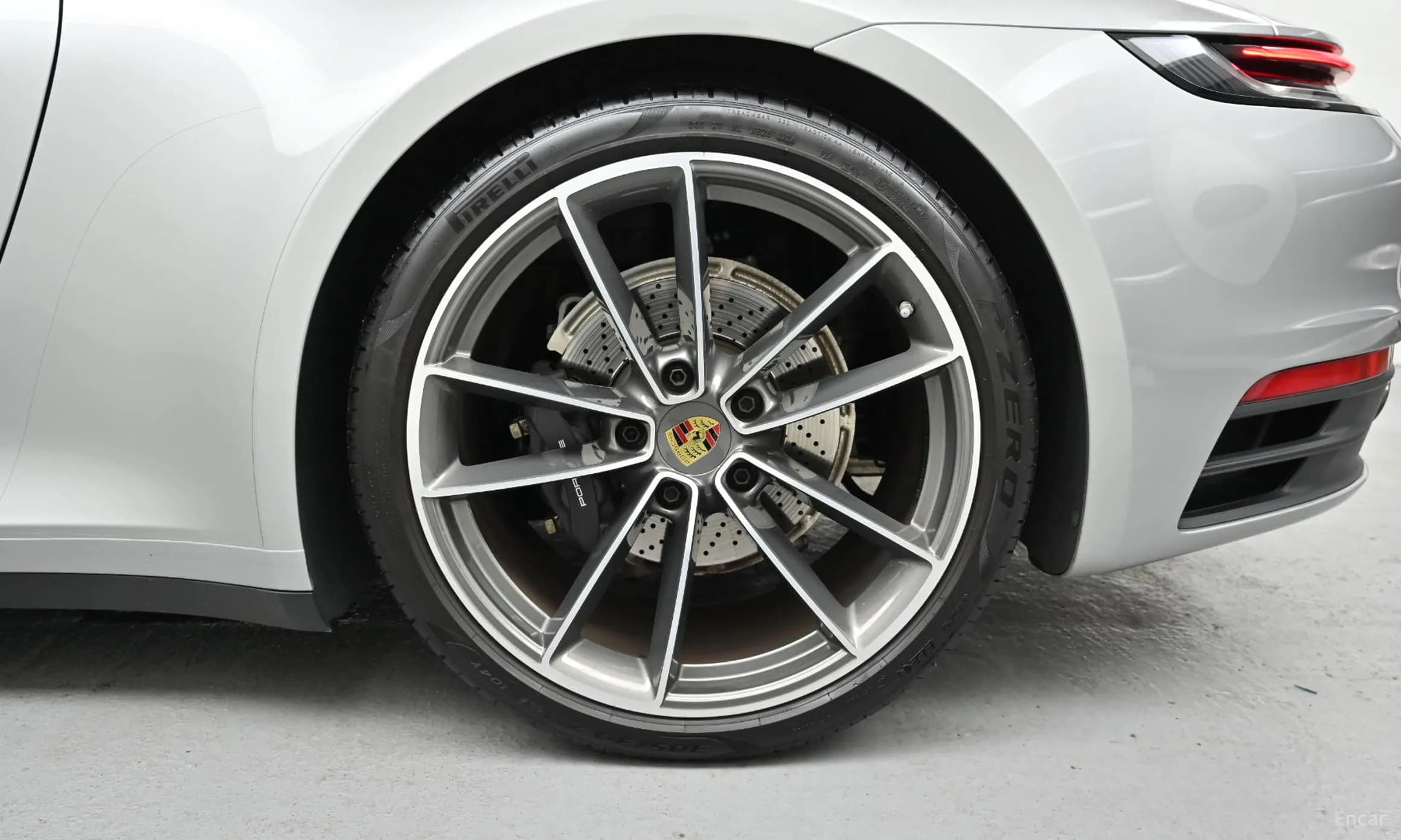 911 (992)