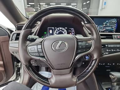 ES300h 7th Generation