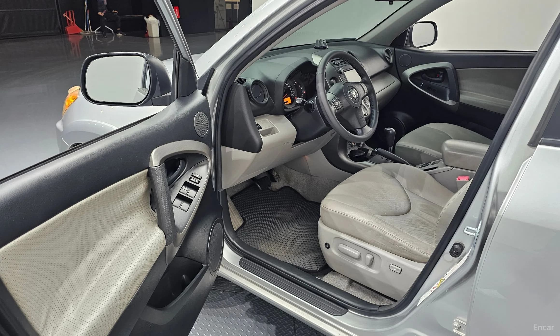 RAV4