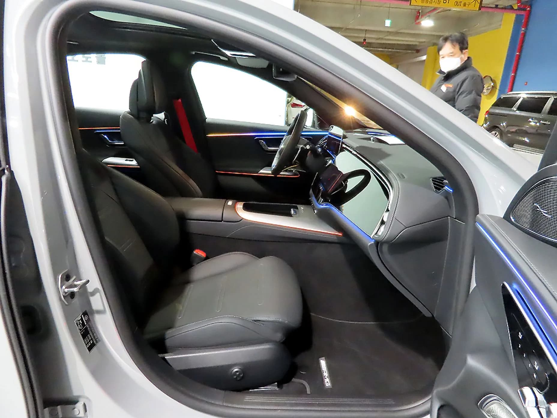 E-Class W214