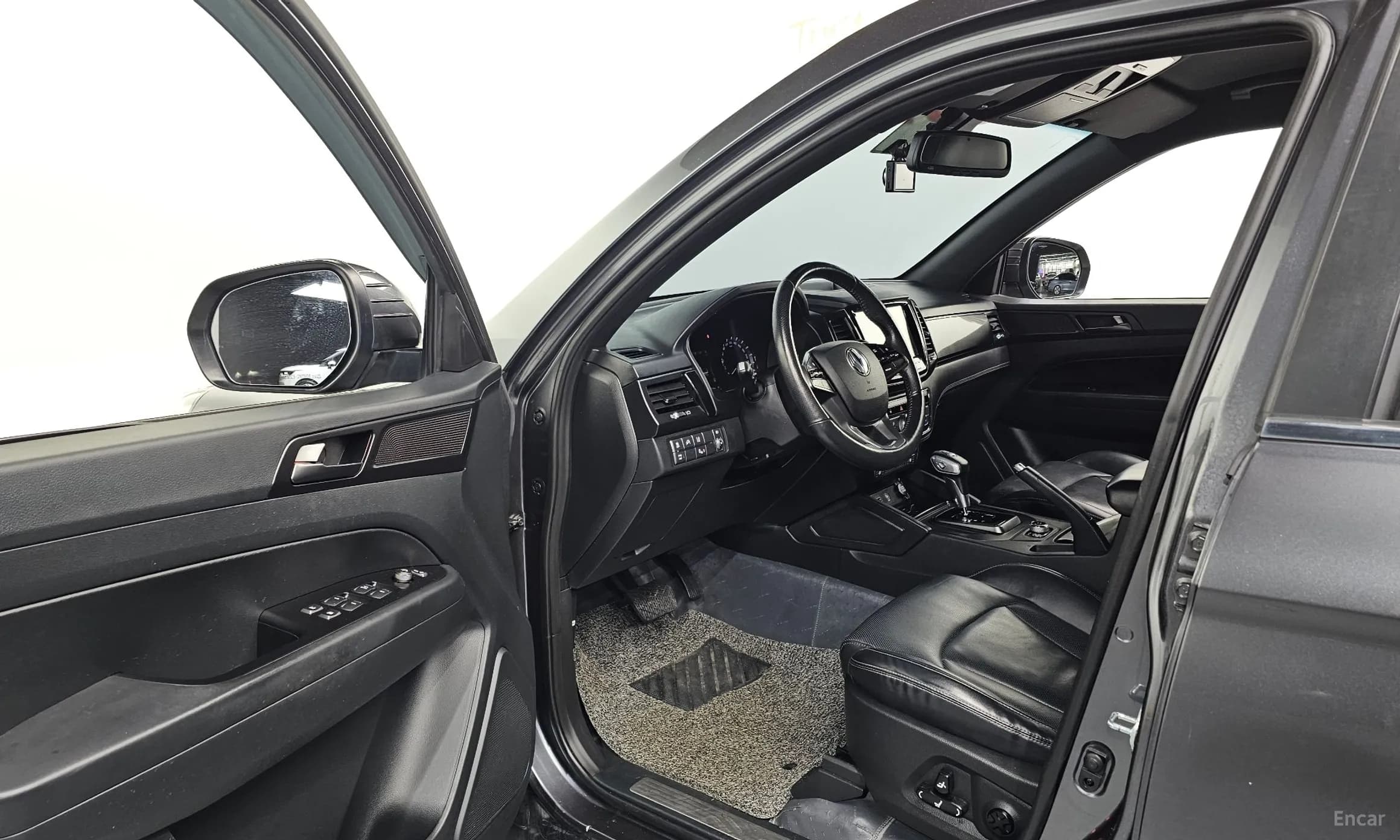 Rexton Sports Khan