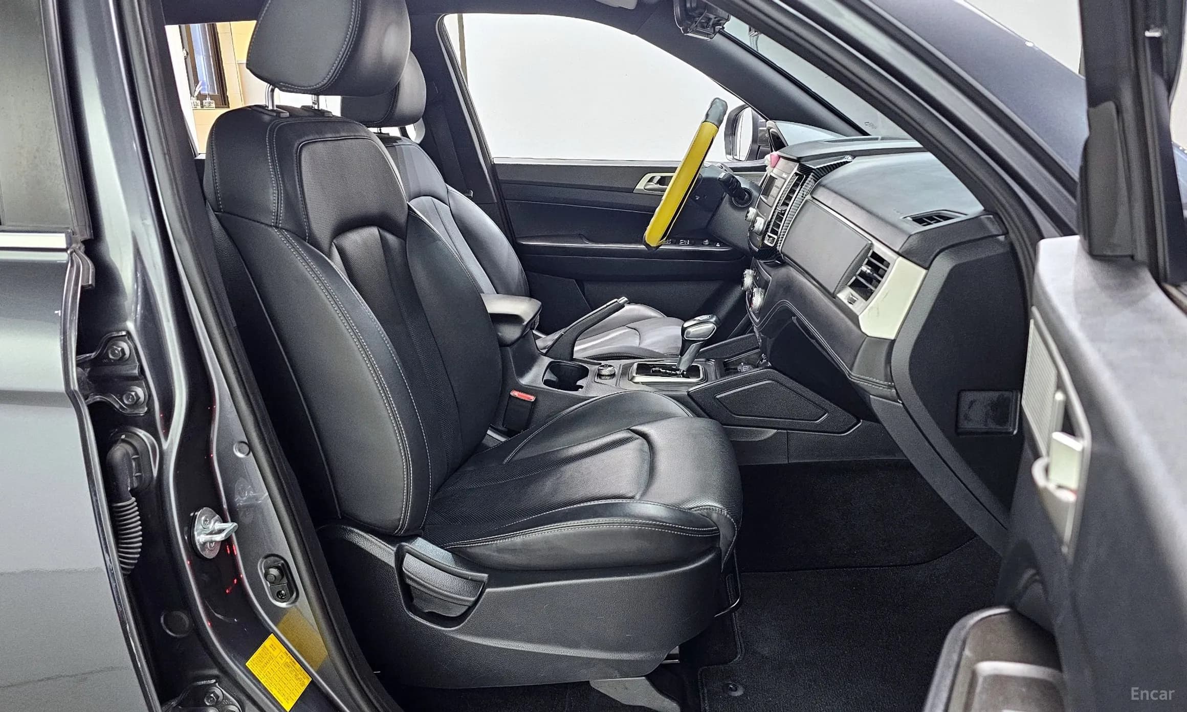 Rexton Sports Khan