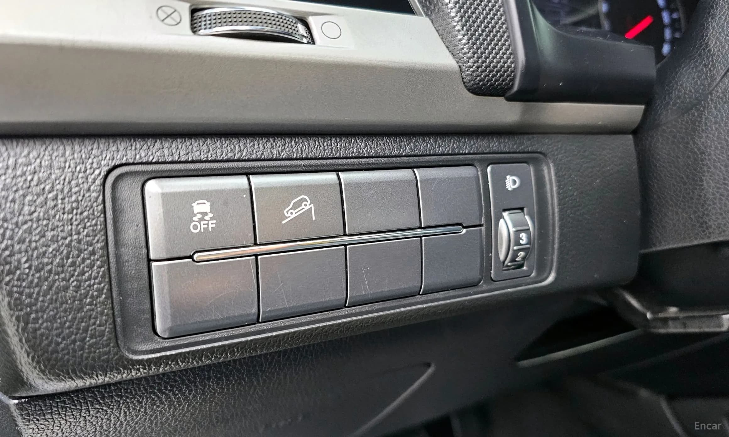 Rexton Sports Khan