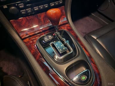 XJ-8