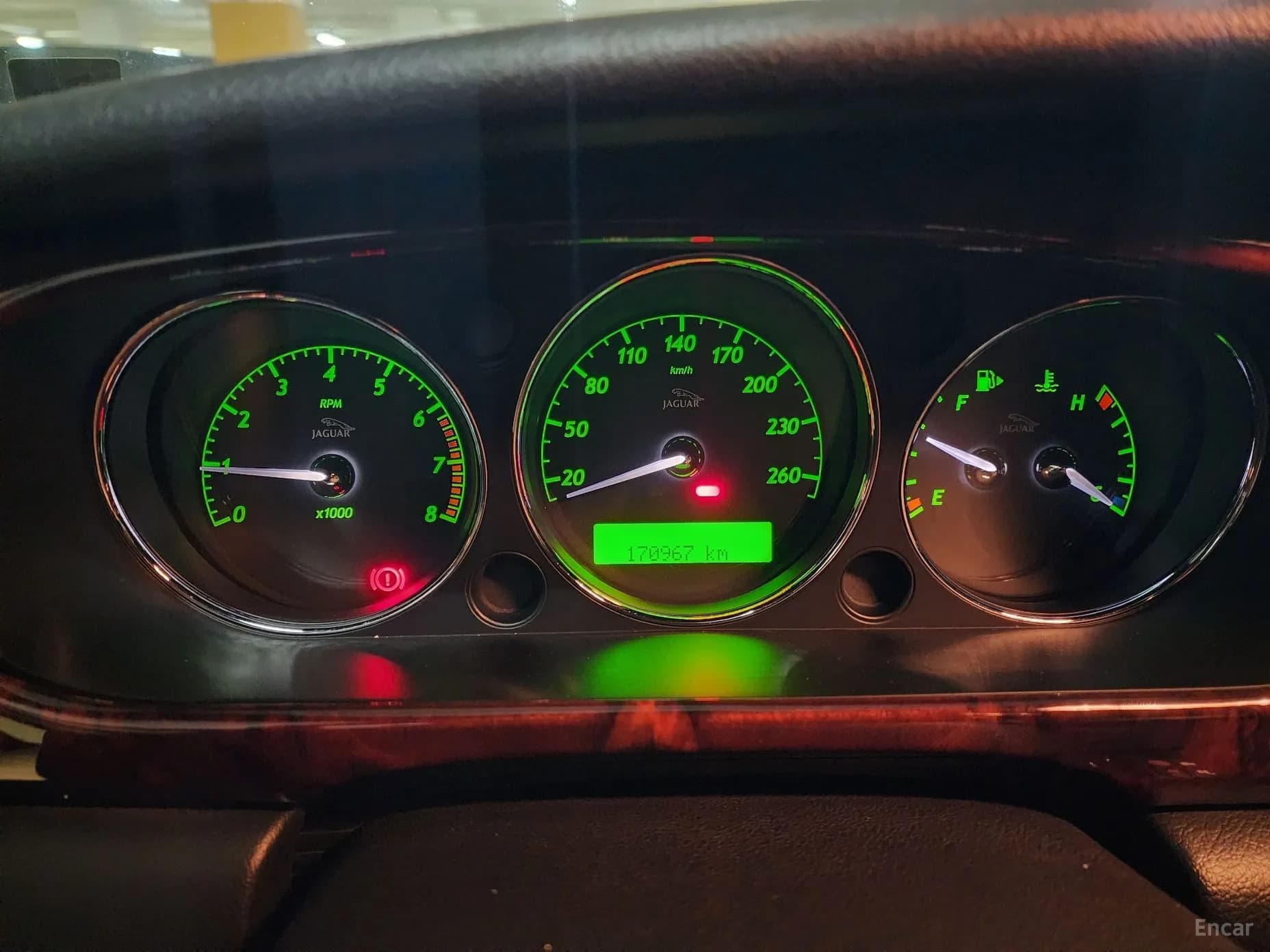 XJ-8