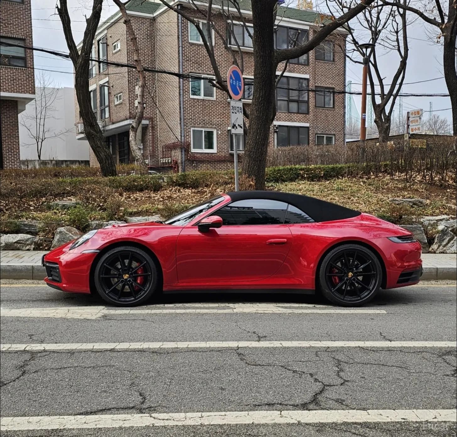 911 (992)