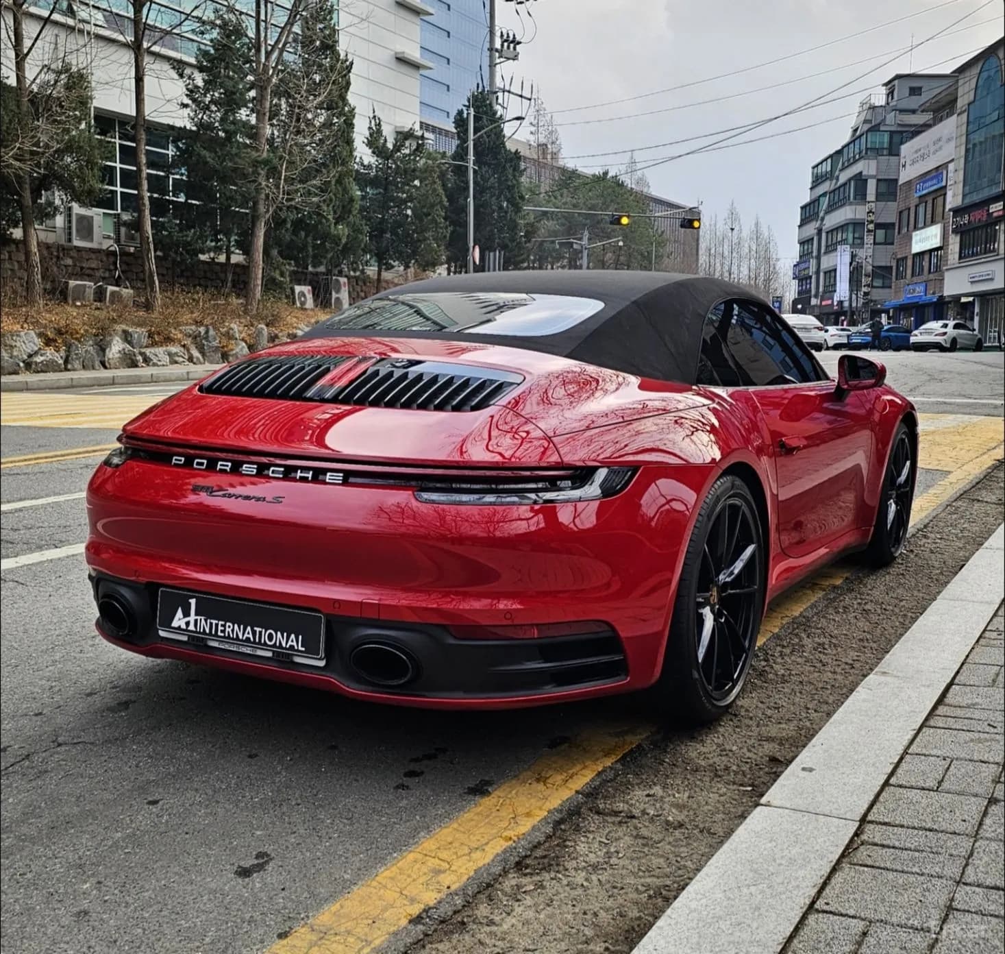 911 (992)