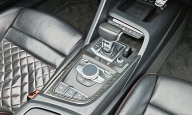 R8 (4S)