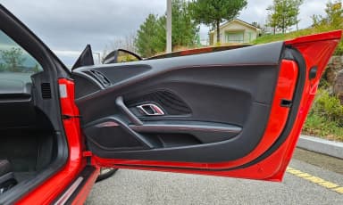 R8 (4S)