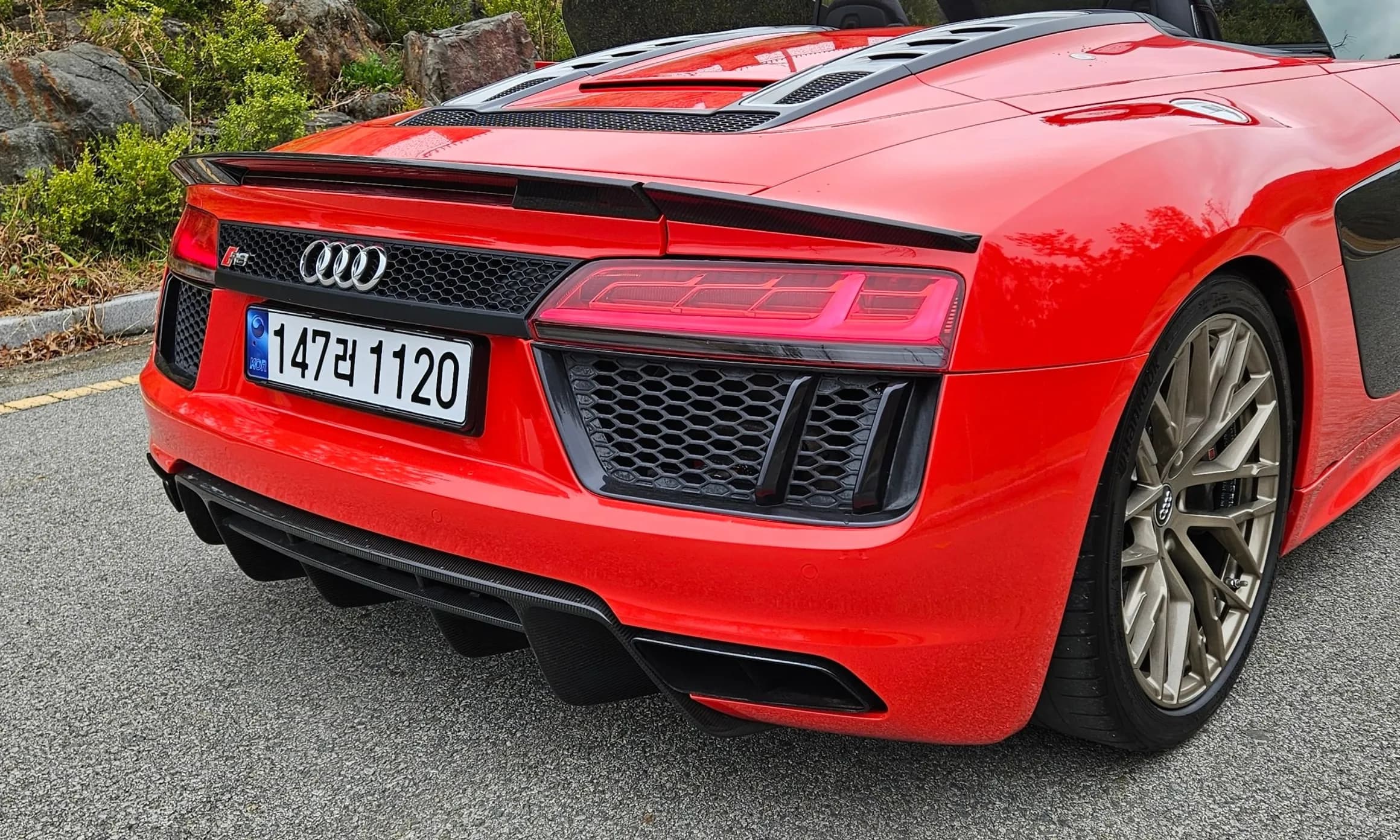 R8 (4S)