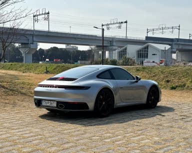 911 (992)