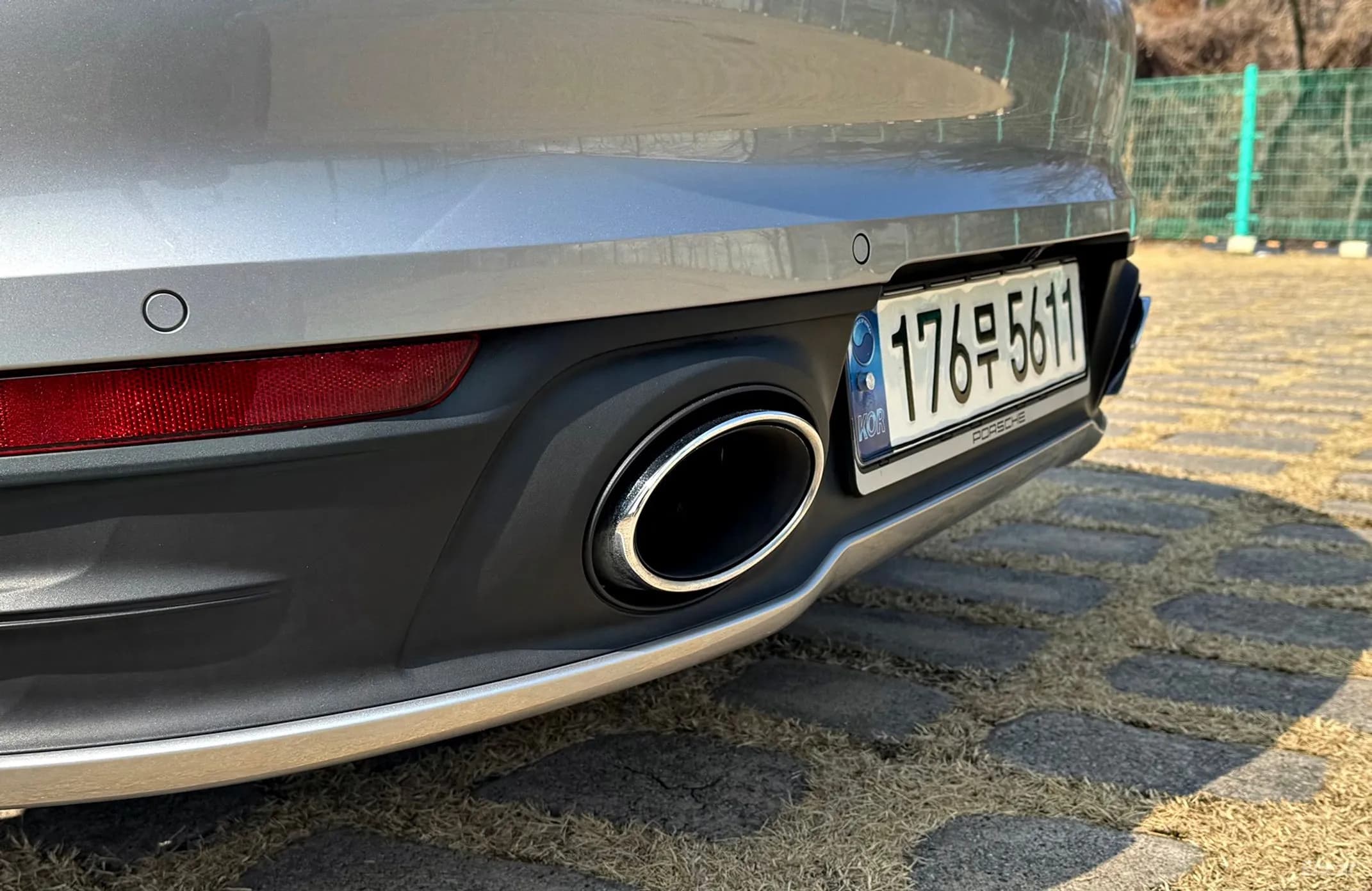 911 (992)