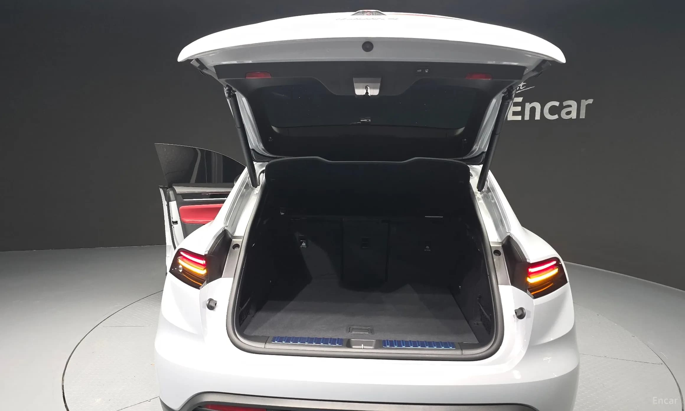 Macan EV