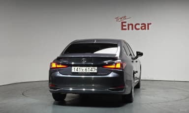 ES300h 7th Generation