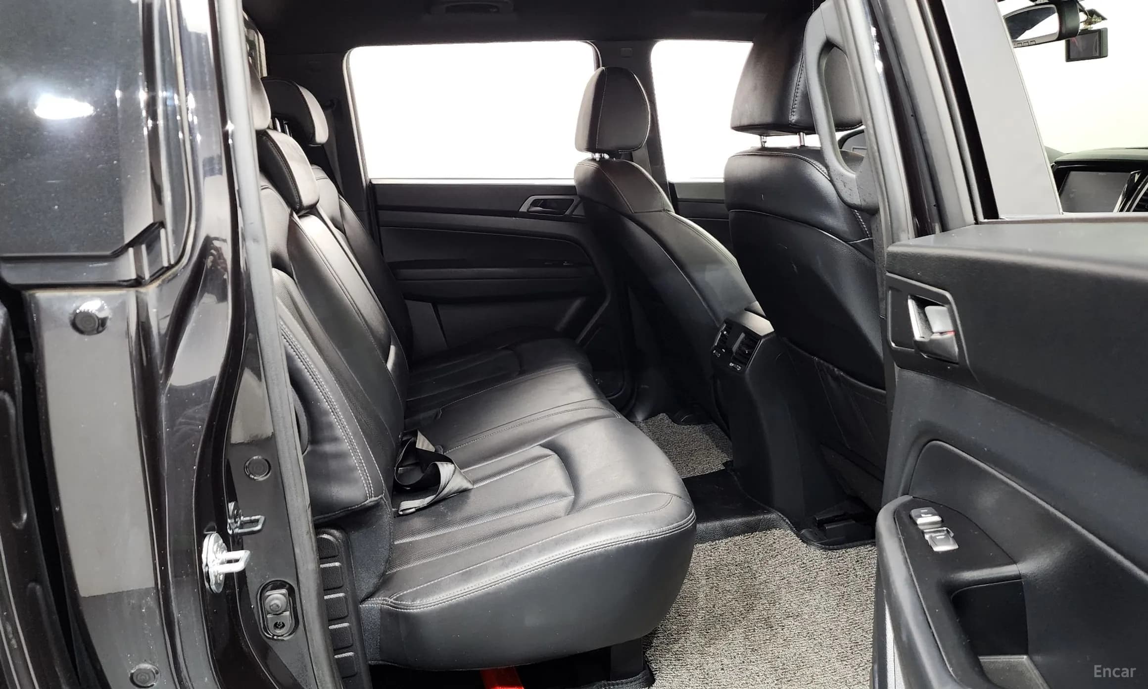 Rexton Sports Khan