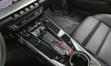 911 (992)
