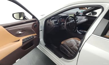 ES300h 7th Generation