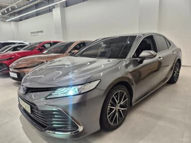 Camry (XV70)