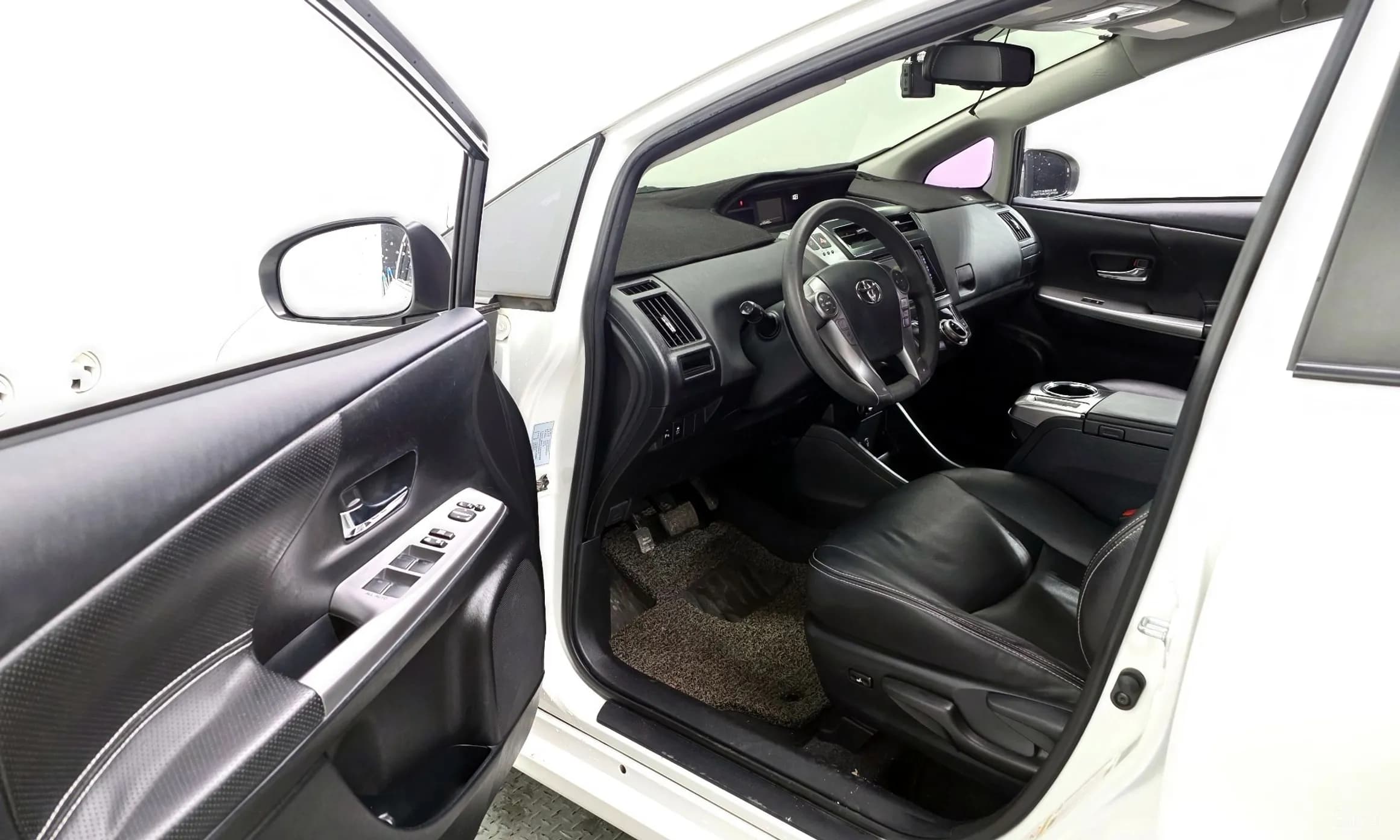 Prius V