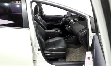 Prius V