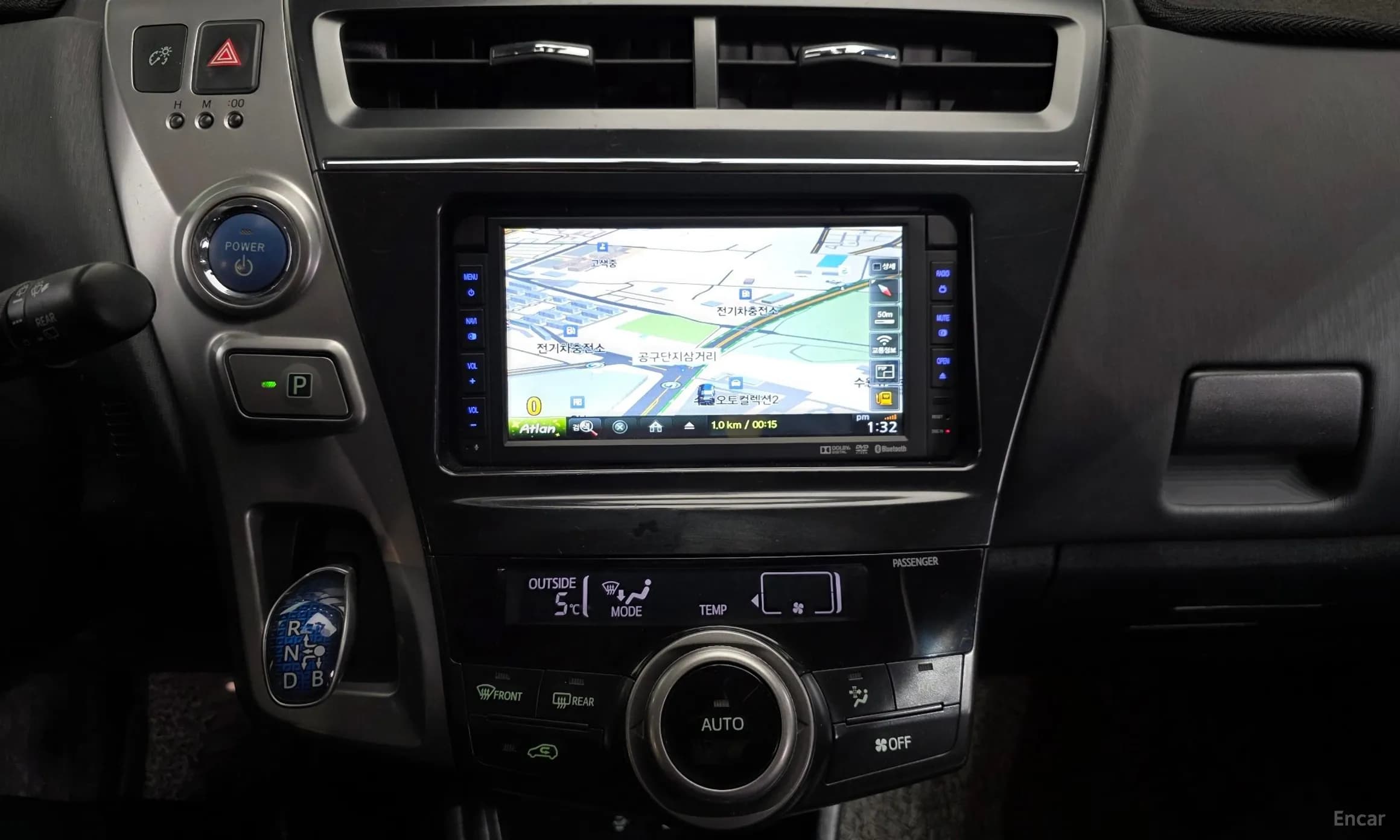 Prius V