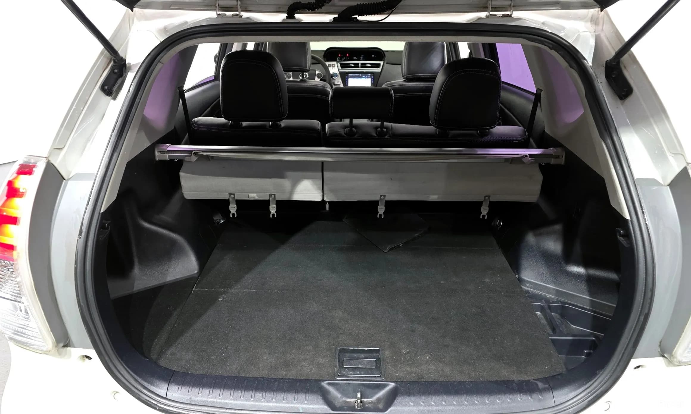 Prius V
