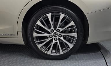 ES300h 7th Generation