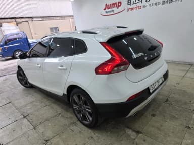 V40 Cross Country
