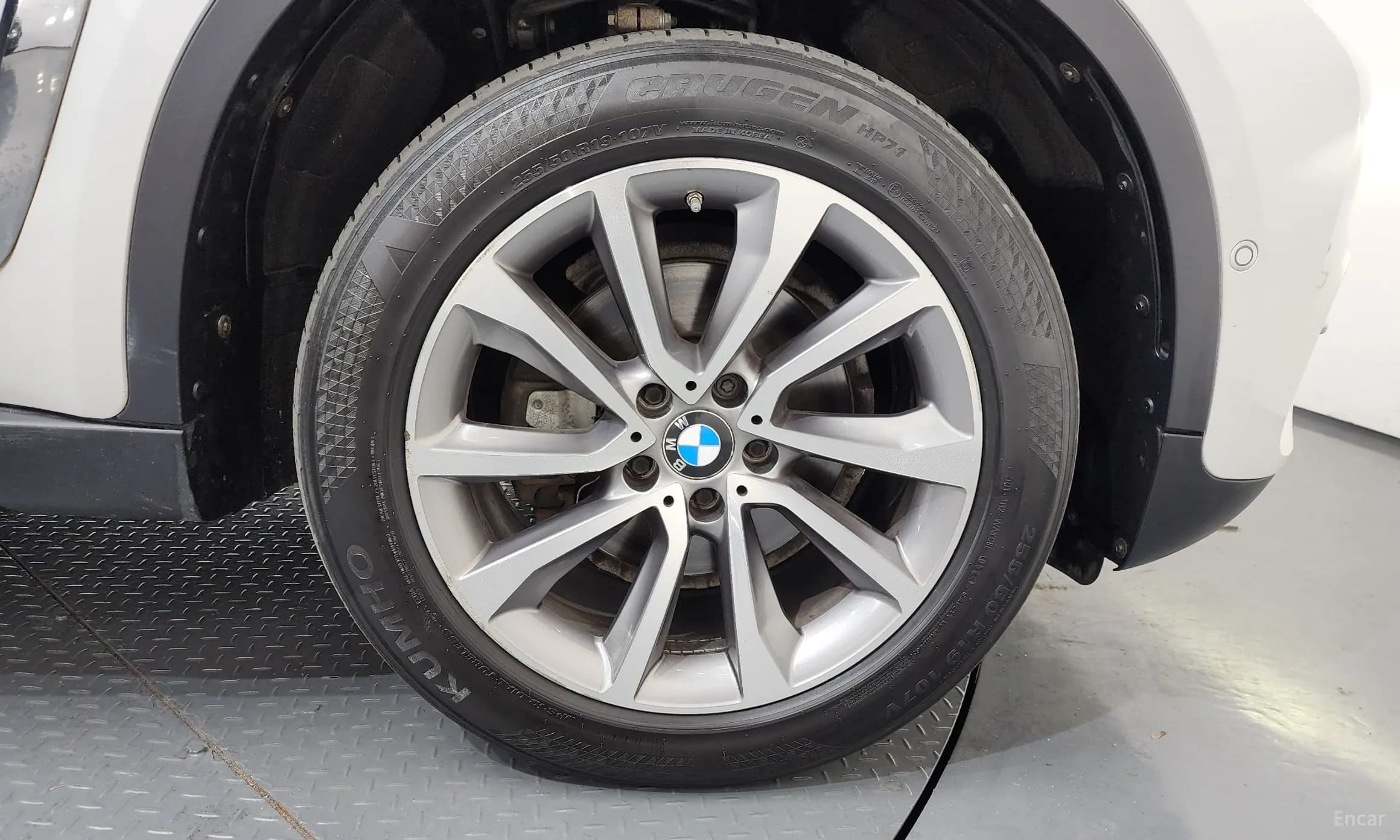 X6 (F16)