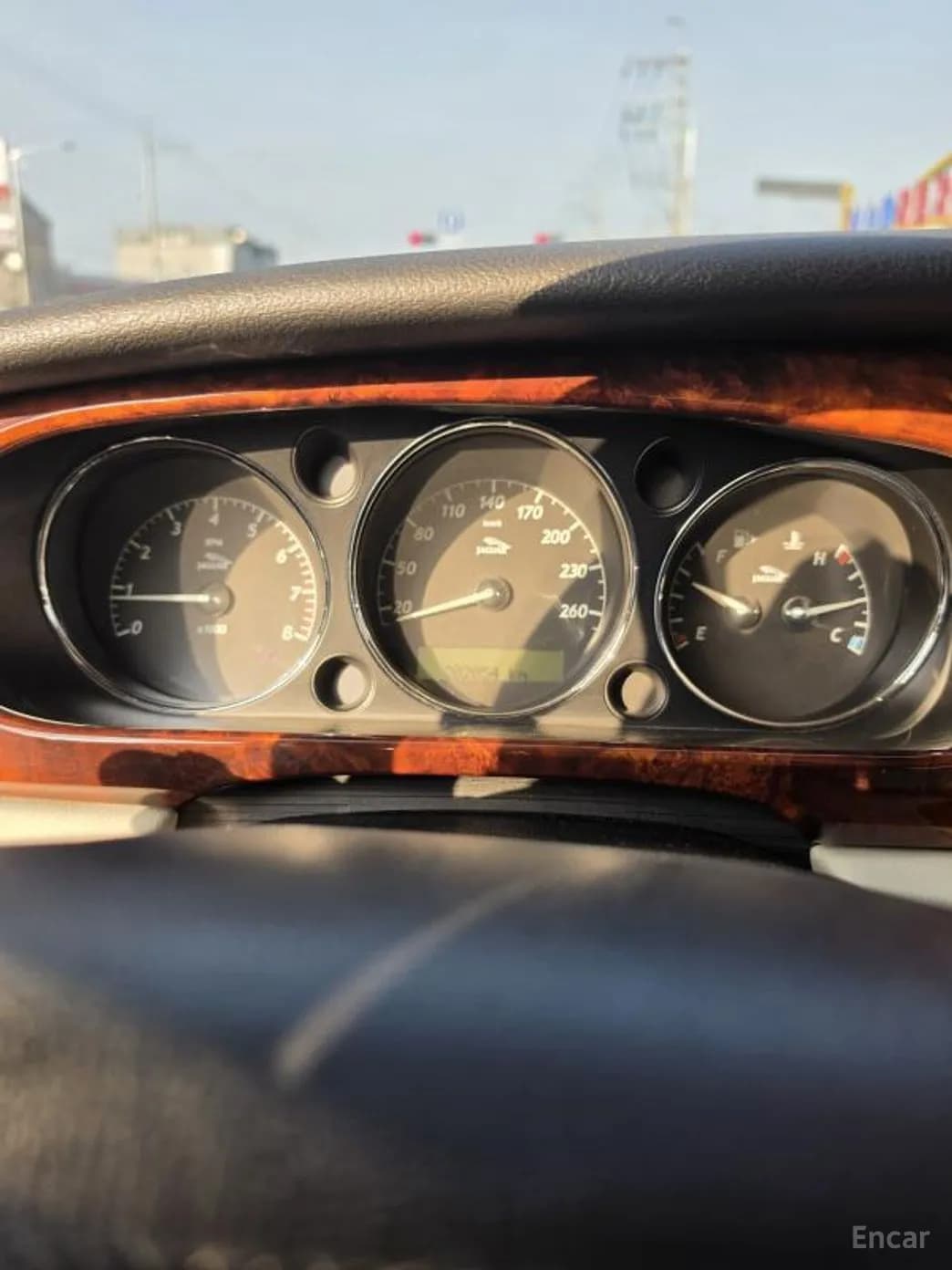 XJ-6