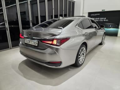 ES300h 7th Generation