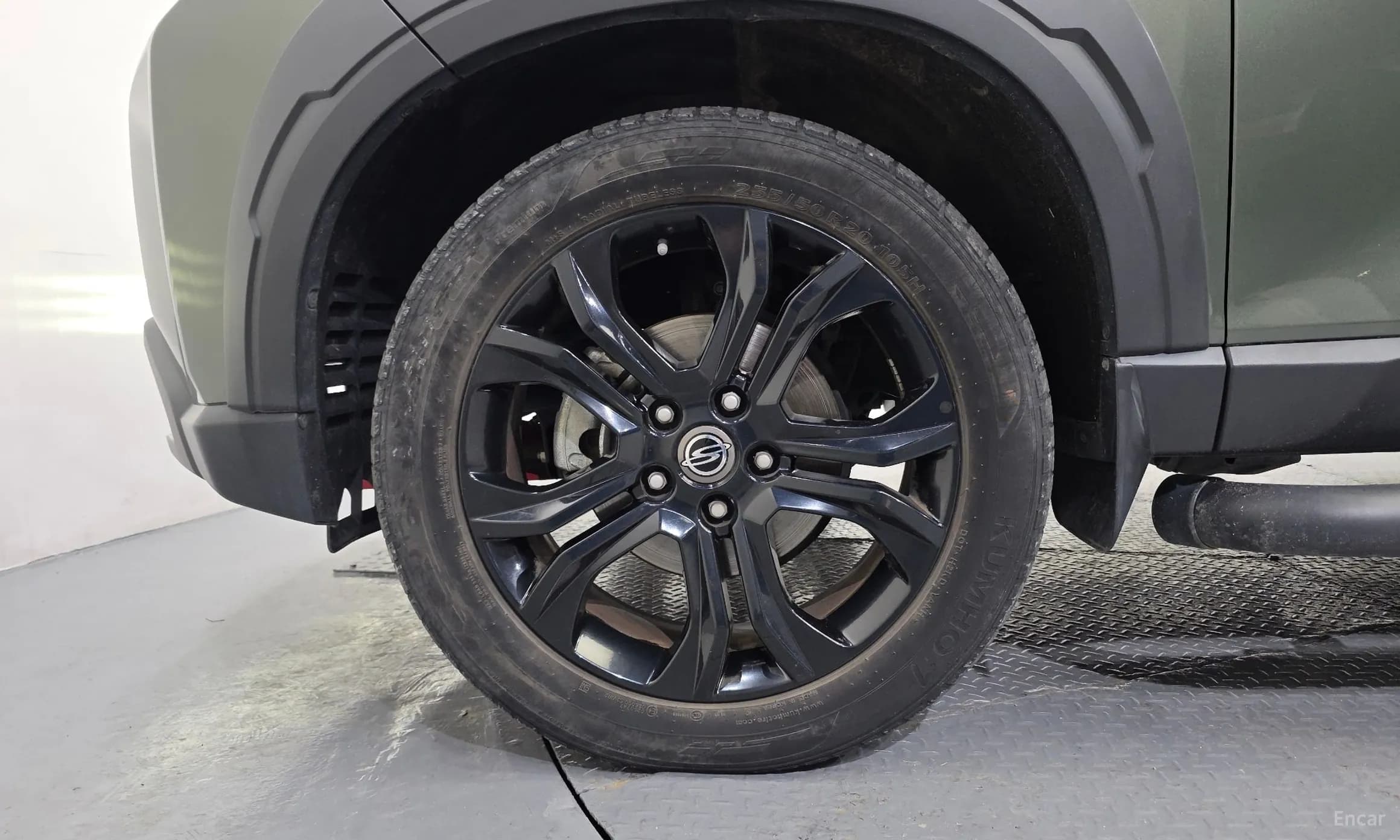 Rexton Sports Khan
