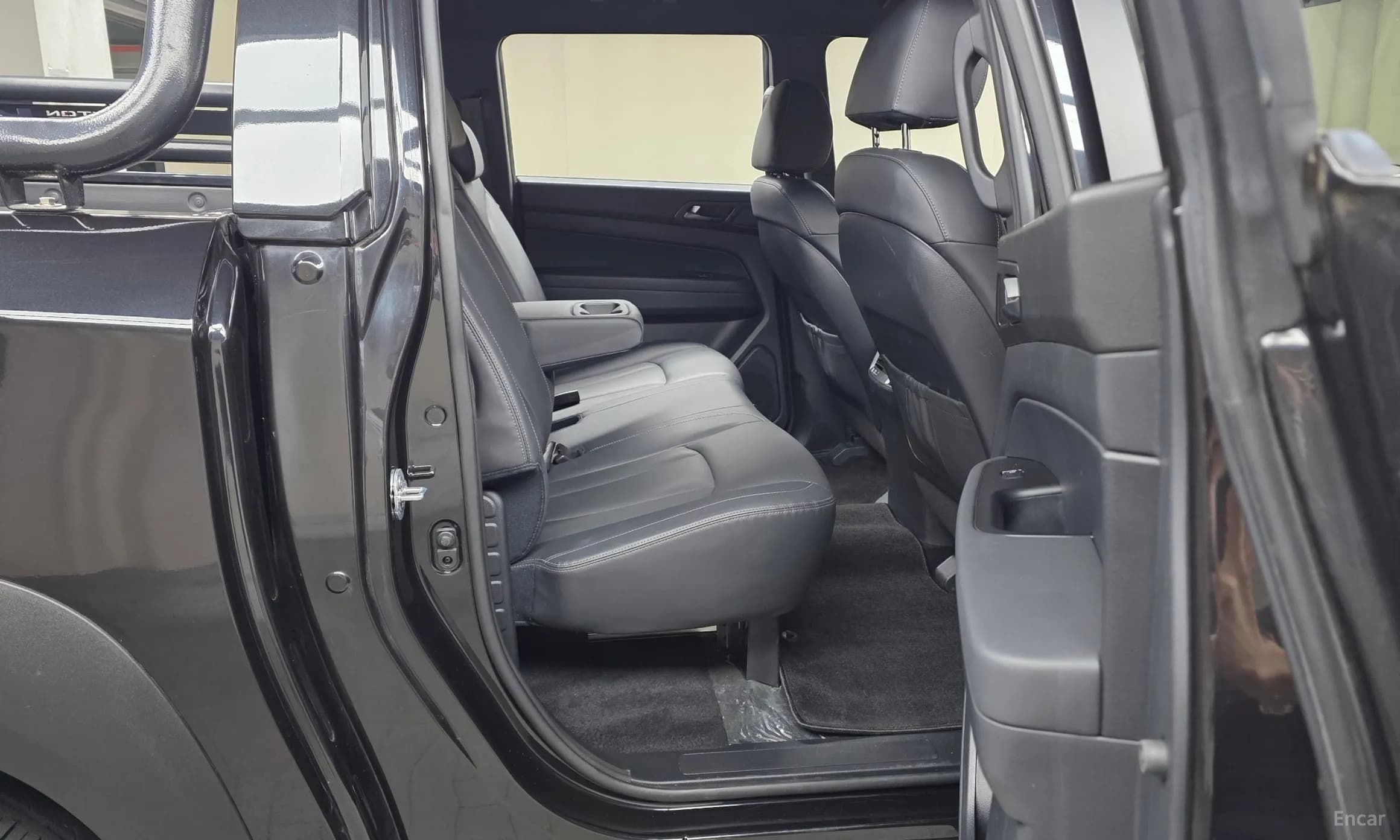Rexton Sports Khan
